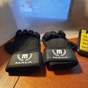 NEW BAG ! Kids Mava Sports Workout Gloves Integrated Wrist Wraps & Full Palm SzS